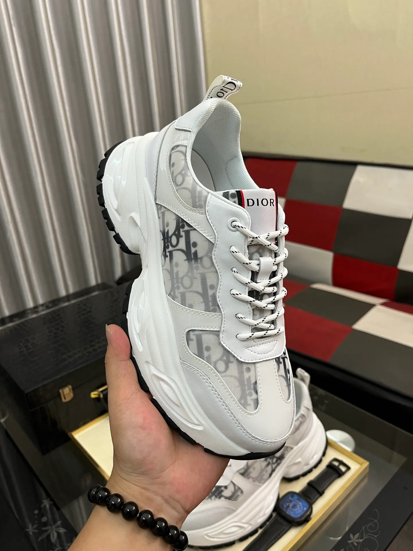 Men's men's shoes 💰458⌚️⌚️Dior's new 🆕low-cut casual sneakers, made of breathable mesh, with brand signature details on the shoe collar to enhance style. Fashionable and versatile, it can complement any look. With a sophisticated design that is both dynamic and modern, this new must-have shoe adds a new dimension to Dior's legacy, displaying modern elegance. Men's shoes 38-44 2️⃣ colors available